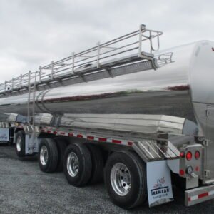 Camion-citerne a eau 12 roues